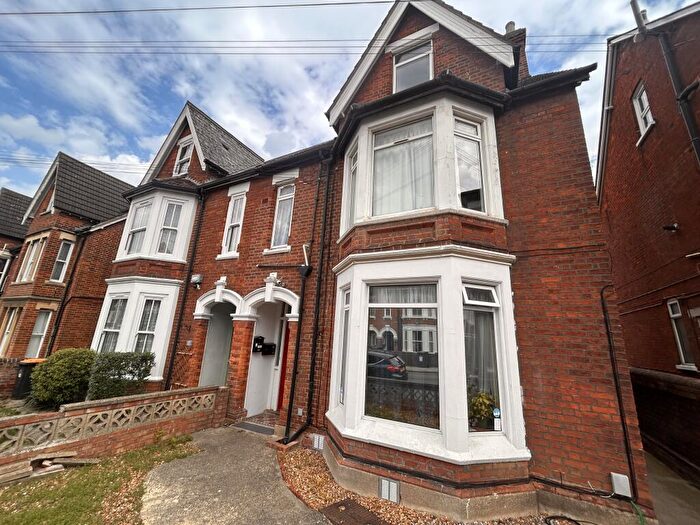 Flat To Rent In St Michaels Road, MK40