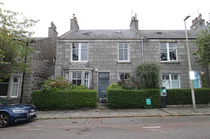 2 Bedroom Flat To Rent In Albury Place, Ground Floor, Aberdeen, AB11