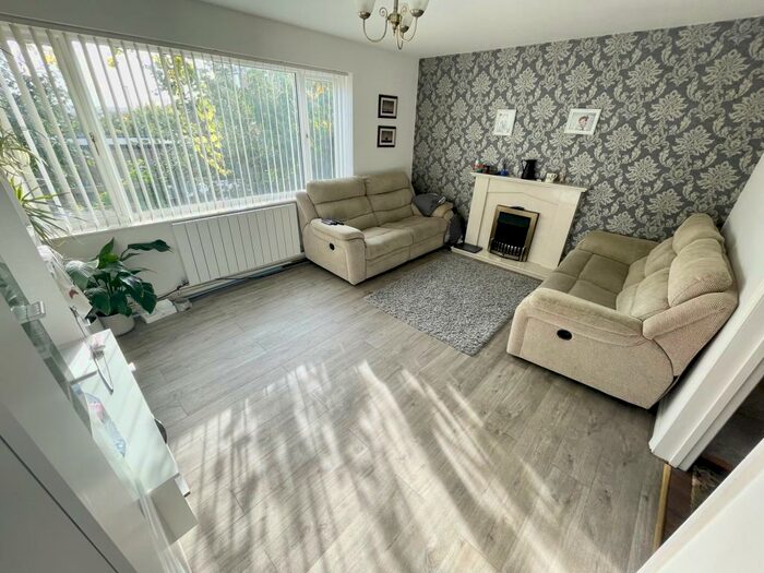 3 Bedroom House To Rent In Petersfield Gardens, Luton, LU3