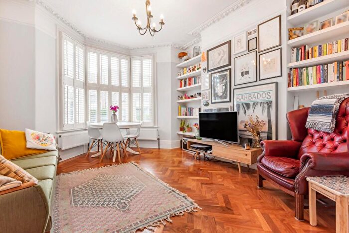 2 Bedroom Flat For Sale In Waller Road, London, SE14