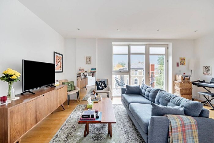 1 Bedroom Flat For Sale In Tollgate Gardens, North Maida Vale, London, NW6