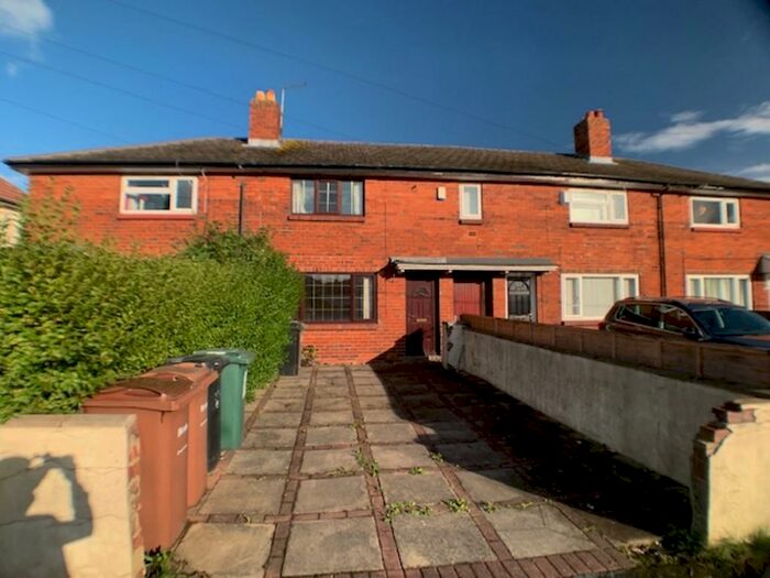 2 Bedroom Terraced House To Rent In Throstle Avenue, Leeds, LS10