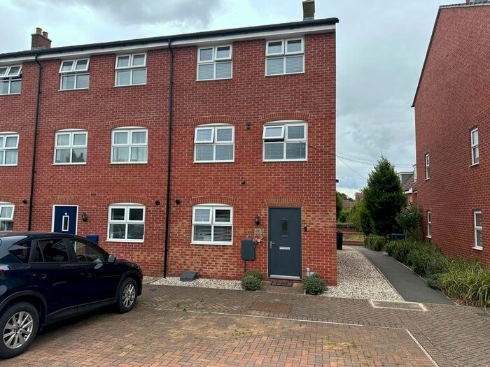 4 Bedroom End Of Terrace House To Rent In Sansome Drive, Hinckley, LE10