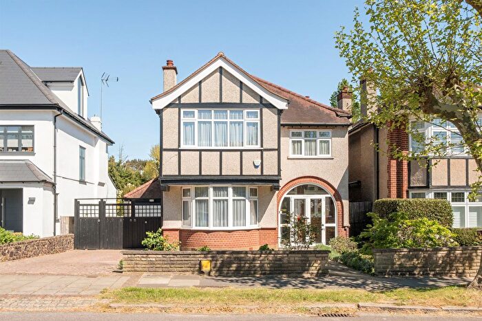 4 Bedroom Semi-Detached House For Sale In Church Crescent, London, N20