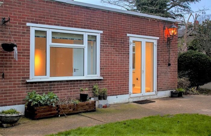 2 Bedroom Flat To Rent In Underhill Road, London, SE22