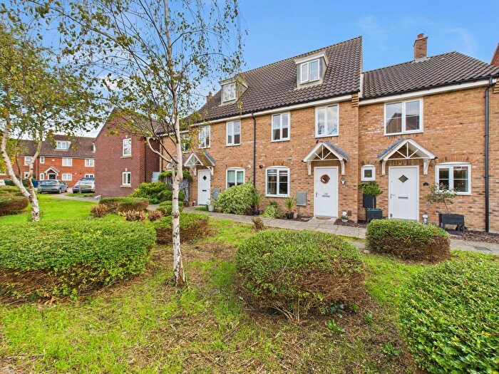 3 Bedroom Town House For Sale In Thistle Close, Yaxley, PE7