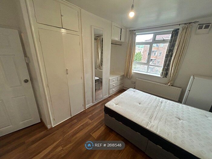 3 Bedroom Flat To Rent In Thomson House, London, SE17
