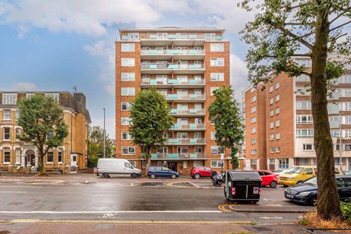 2 Bedroom Apartment For Sale In The Drive, Hove, BN3