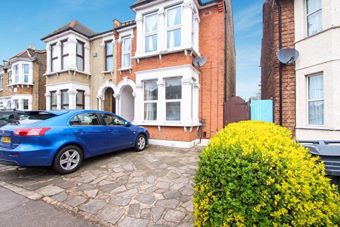 2 Bedroom Flat To Rent In Wellesley Road, Ilford, IG1