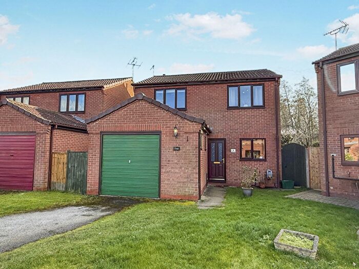 4 Bedroom Semi Detached House For Sale In Ramblers Close, Colwick, NG4