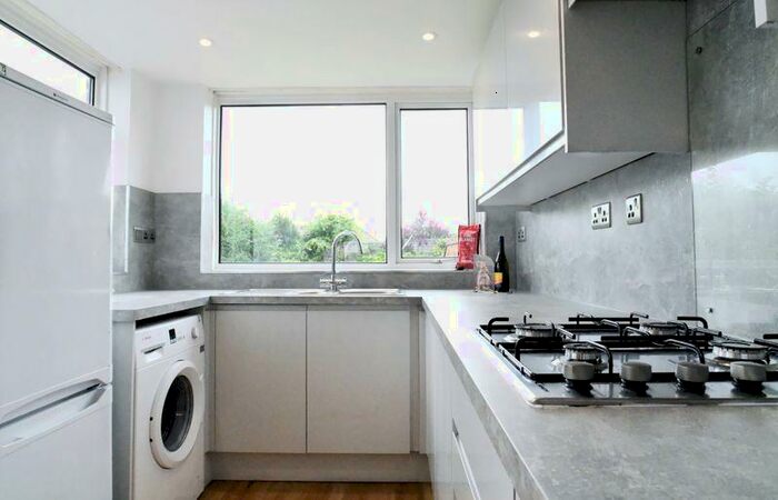 4 Bedroom Semi-Detached House To Rent In Eastbourne Road, Brighton, BN2