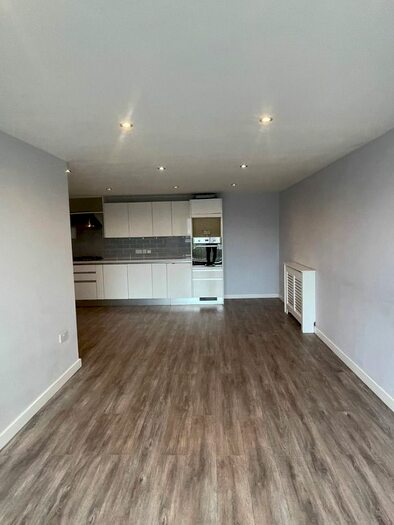 2 Bedroom Flat To Rent In Flat, Dagenham, RM9