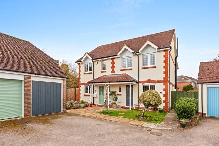 3 Bedroom Semi Detached House For Sale In Ivy Close, Longwick, HP27