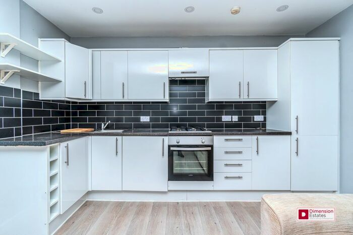 3 Bedroom Flat To Rent In Powell Road, Hackney, London, E5