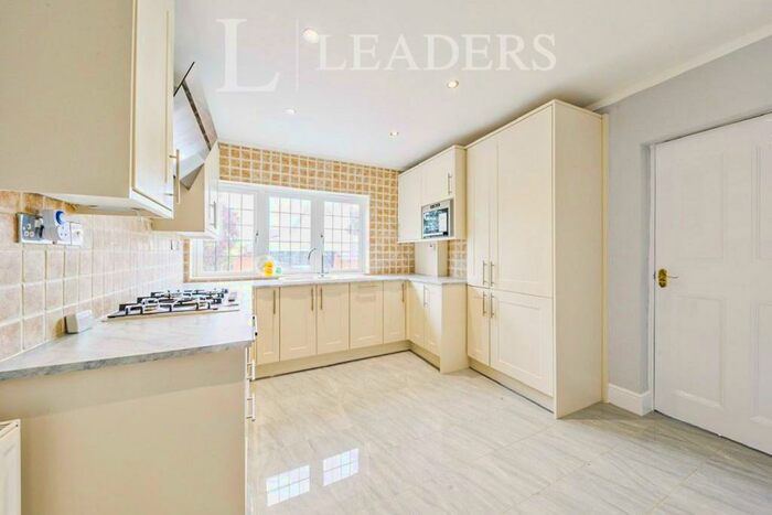 1 Bedroom Flat To Rent In Stanley Lodge, St. Albans, AL1