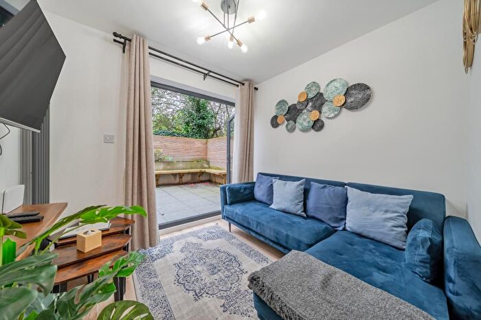 1 Bedroom Flat To Rent In Bartle Road, Notting Hill, W11