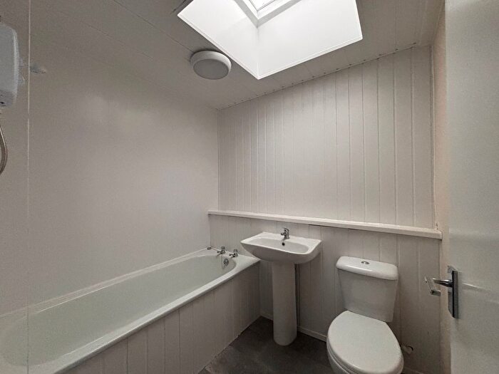 2 Bedroom Flat To Rent In Lodge Road, Rugeley, WS15