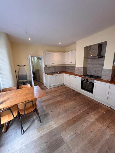 3 Bedroom Flat To Rent In Gilbey Road, Tooting, SW17