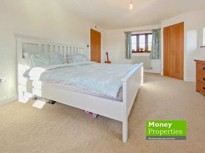 5 Bedroom Detached House For Sale In Hingham Road, Great Ellingham, Attleborough NR17