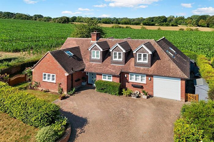 4 Bedroom Detached House For Sale In Vinns Lane, Overton, Basingstoke, RG25