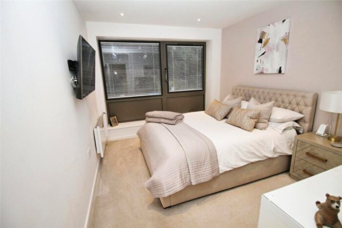 2 Bedroom Apartment For Sale In Hubert Road, Brentwood, Essex, CM14