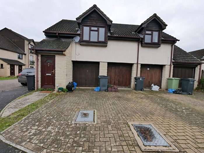 2 Bedroom Flat To Rent In Kemble Drive, Cirencester, GL7