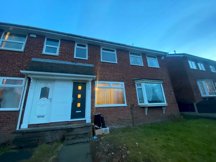 3 Bedroom House To Rent In Oldfield Lane, Leeds, LS12