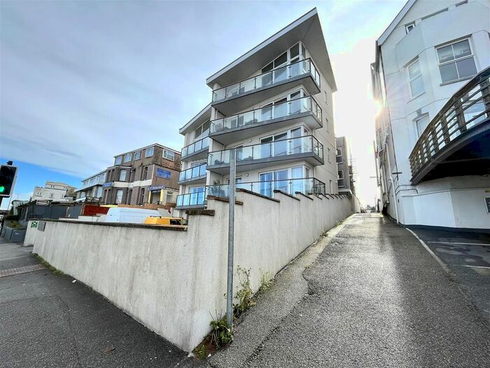 2 Bedroom Flat To Rent In Mount Wise, TR7