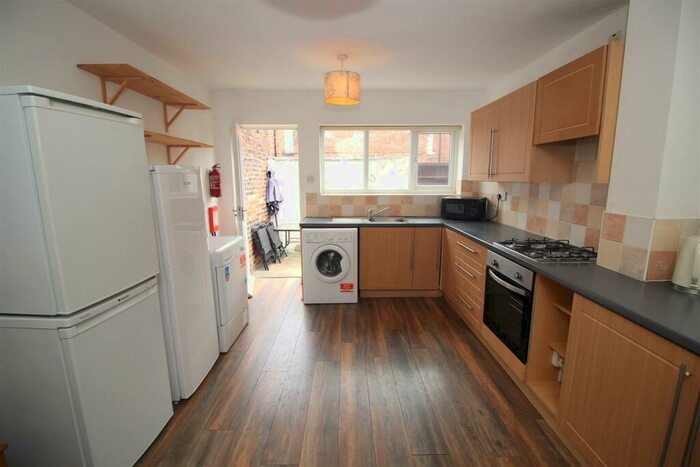 6 Bedroom Terraced House To Rent In Warton Terrace, Newcastle Upon Tyne, NE6