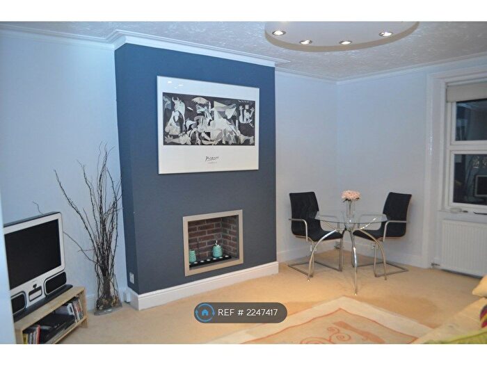 2 Bedroom Flat To Rent In Harvard Road, London, W4