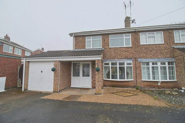 3 Bedroom Semi-Detached House To Rent In Rannoch Close, Hinckley, LE10