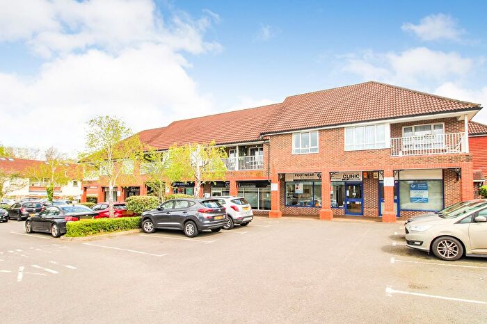 2 Bedroom Flat For Sale In Bartholomew Way, Horsham, West Sussex., RH12
