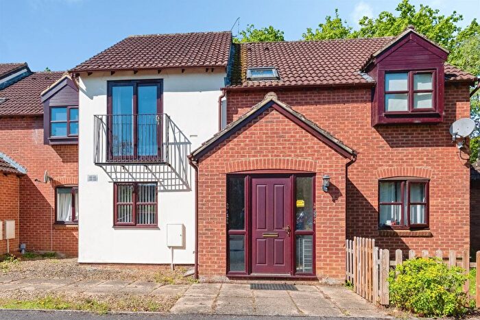 1 Bedroom Flat For Sale In Warwick Close, Chippenham, SN14