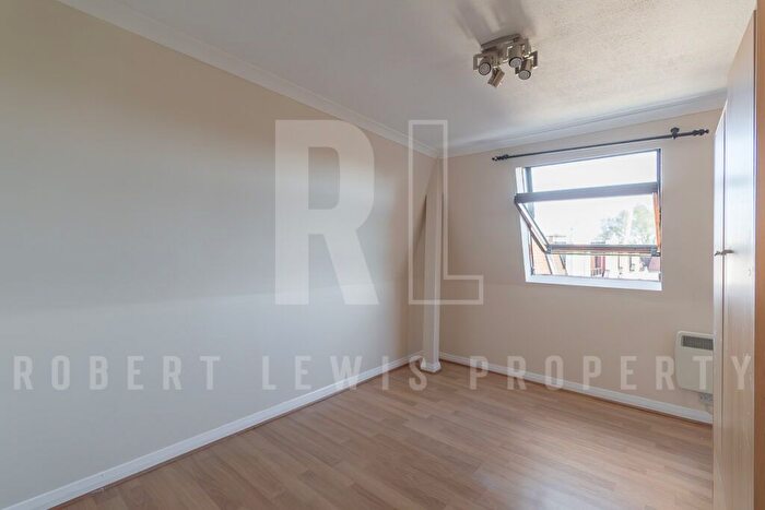 1 Bedroom Flat To Rent In Etchingham Park Road, London, N3