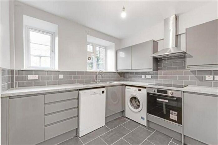1 Bedroom Flat To Rent In Brook Lodge, North Circular Road, Golders Green, NW11