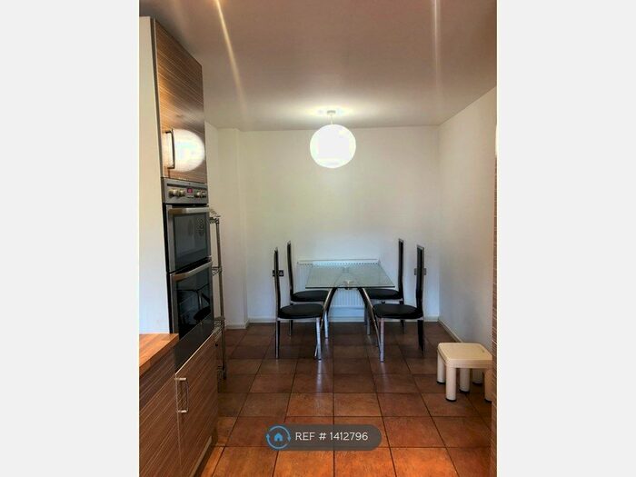 4 Bedroom End Of Terrace House To Rent In Kempster Gardens, Salford, M7