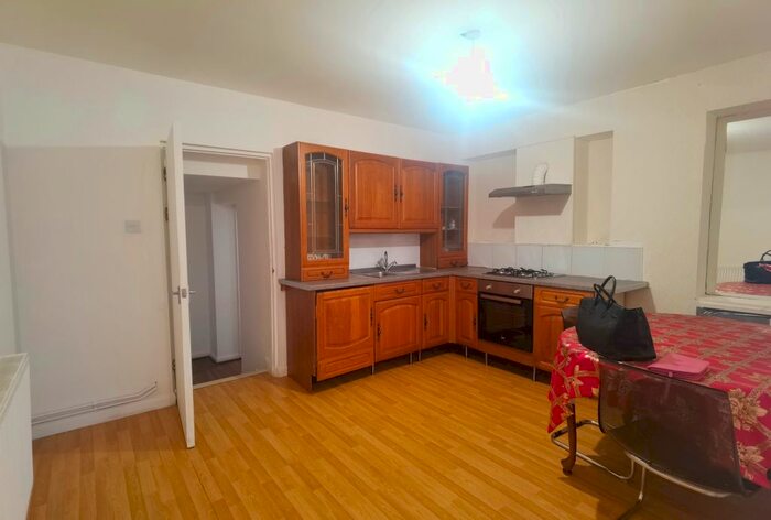 2 Bedroom Flat To Rent In Oxford Street, Swansea SA1