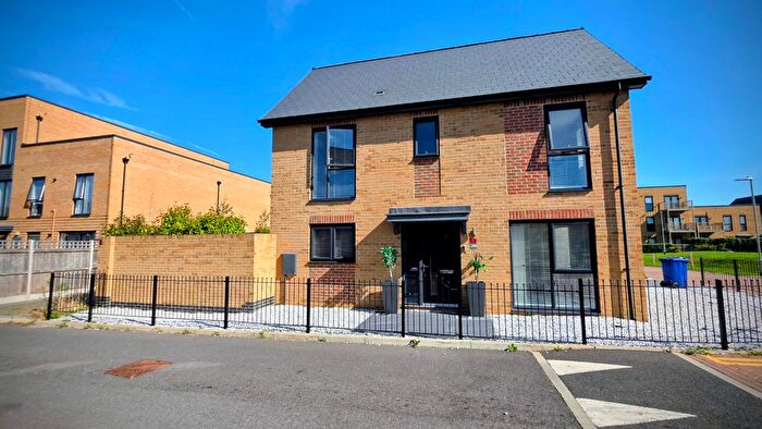 3 Bedroom Detached House For Sale In Park Way, South Ockendon, RM15