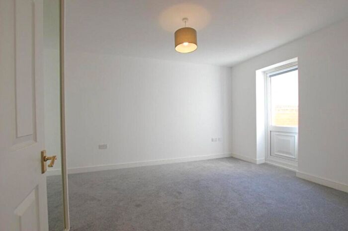 2 Bedroom Apartment To Rent In Hexham Rd, Norwood, London, SE27