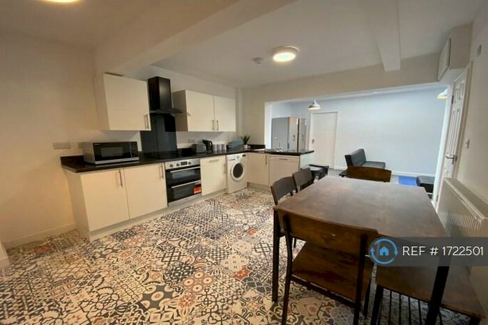 6 Bedroom Semi-Detached House To Rent In Boundary Road, Beeston, Nottingham, NG9