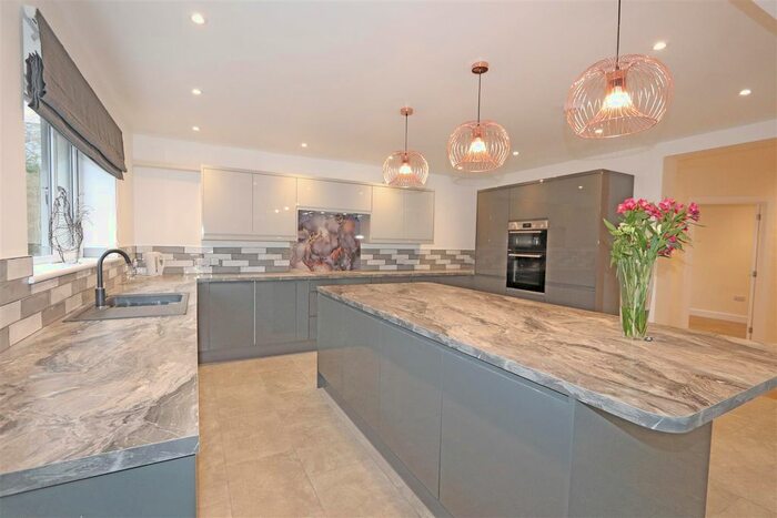 4 Bedroom Property To Rent In Cullompton, EX15