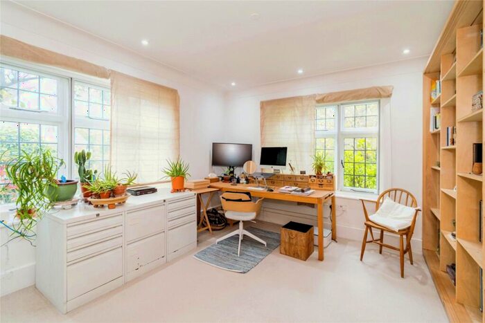 4 Bedroom Detached House For Sale In Bassett Close, Bassett, Southampton, Hampshire, SO16