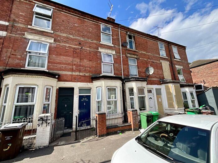 3 Bedroom Terraced House For Sale In Wimbourne Road, Nottingham, NG7