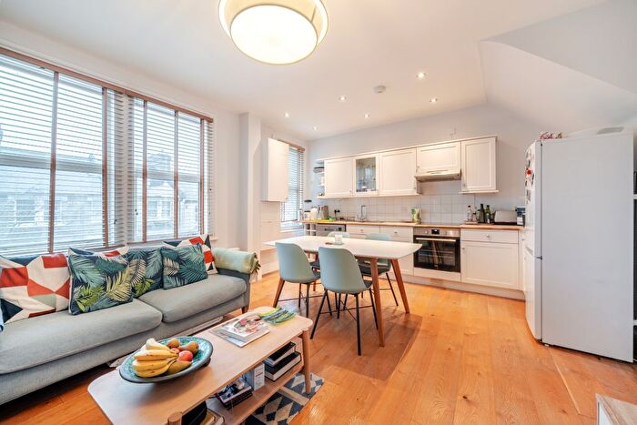 2 Bedroom Flat To Rent In Gascony Avenue, London, NW6