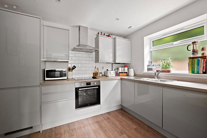 2 Bedroom Flat For Sale In Chertsey Road, Ashford, TW15