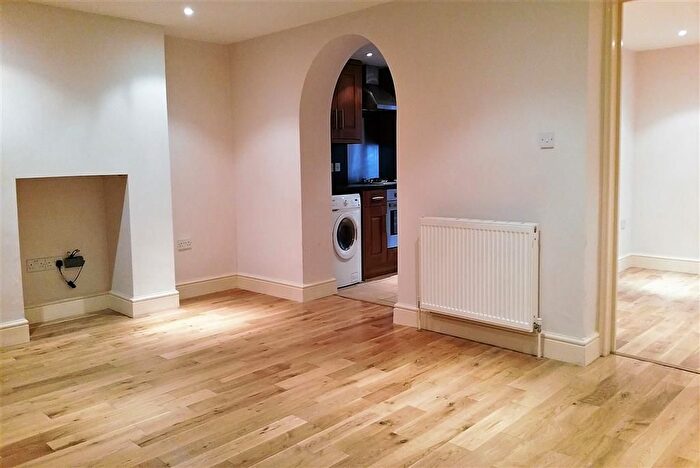 2 Bedroom Flat To Rent In Chalcot Road, Primrose Hill, London, NW1