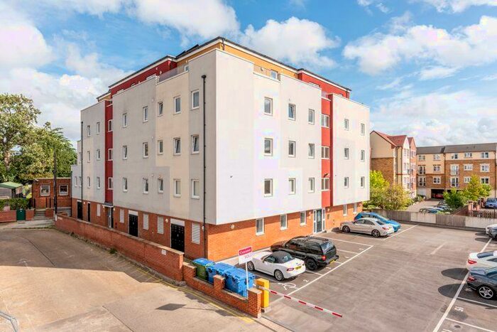 2 Bedroom Flat To Rent In Church Street, Walton-On-Thames, KT12