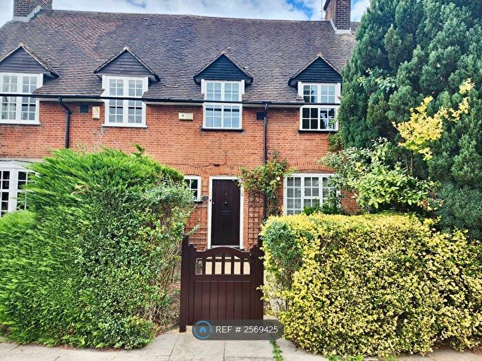 4 Bedroom Terraced House To Rent In London, London, NW11