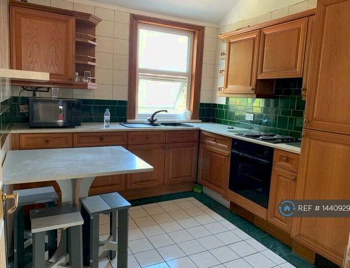 3 Bedroom Maisonette To Rent In Blenheim Avenue, Ilford, IG2