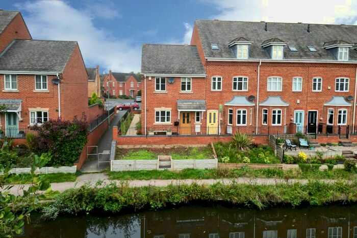 3 Bedroom Semi-Detached House To Rent In Fen Close, Kidderminster, DY10